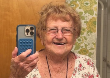 94-jarige vrouw dumpt haar man: “Ik ben op zoek naar een jonge god”