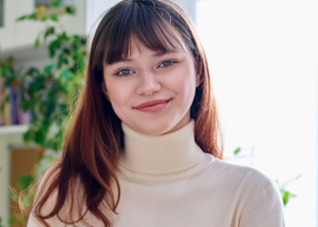 Mae (23): “Maximaal 1 auto per huishouden en meer deelauto’s, dat is beter voor het milieu”