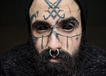 Mattia (27): “Ik begrijp niet dat mensen mij raar aankijken op straat”