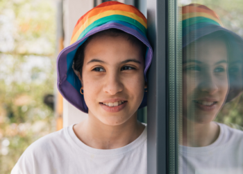 Maya (18) over klimaatverandering: “Ik heb vaker luchtwegproblemen en last van allergieën”