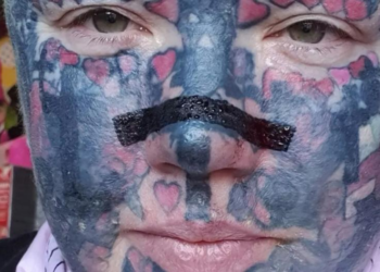 Moeder (46) geweigerd bij tattoo-shops: “Ze willen niet meer tattoo’s zetten”