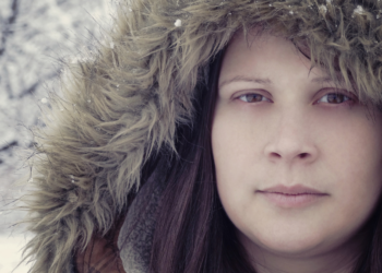 Mika (34): “Kerstbomen moeten verboden worden, het is slecht voor het milieu”