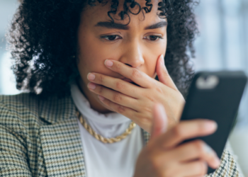 Oplichters gebruiken nieuwe methode: “Krijg je dit telefoontje? Hang dan meteen op!”