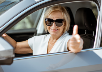 Ria (70): “Nadat ik een nieuwe auto kocht, begonnen mijn kinderen over een erfenis”