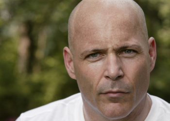 Rick (47): “Hondentraining zou verplicht moeten worden, dat zou beter zijn voor de honden en de baasjes”