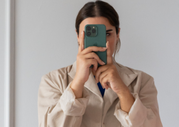 Sophie (27): “Iedereen zegt dat influencers geen echte baan hebben, maar ik werk harder dan jij”