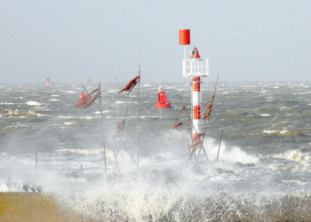 Stilte voor de storm: Harde rukwinden en stevige buien op komst