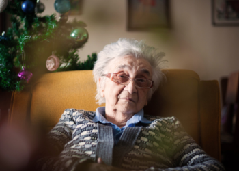 Tanja (81): “Ik moet Kerst alleen vieren omdat mijn kinderen liever met hun schoonfamilie zijn”