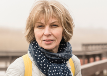 Yvonne (52): “Ik werd geweigerd bij een restaurant omdat ik maar in m’n eentje was”