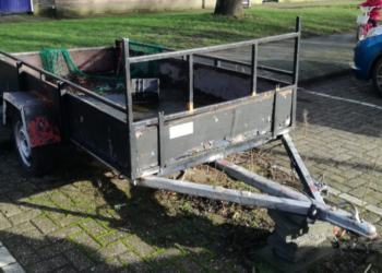 Bert (54): “De aanhangwagen van de buren staat hier al maanden, ik word er zo moe van”