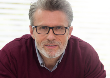 Bert (59): “Ik neem geen mensen aan met tattoos, ik wil dat mijn werknemers er representatief uitzien”