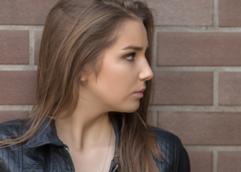 Cindy (26): “Mijn schoonouders behandelen hun kat alsof het een kind is, ik vind het maar sneu”