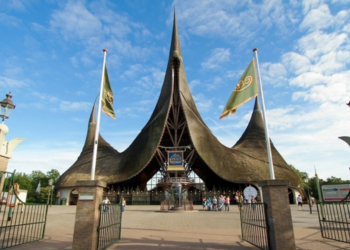 Enorme prijsstijgingen bij de Efteling in 2025: “Dit is toch niet te geloven”