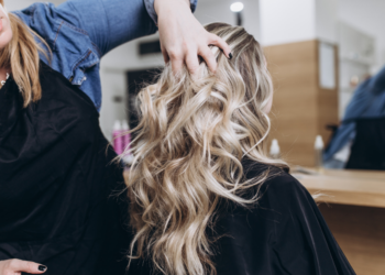 Fooi geven bij de kapper: Dit bedrag zou je moeten geven volgens kappers