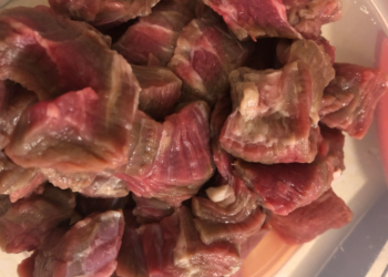 Grijs rundvlees: Wanneer moet je het weggooien en wanneer kan je het veilig eten?