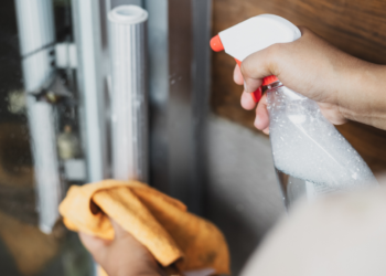 Het geheime schoonmaakmiddel dat goedkoper én beter werkt dan dure merken