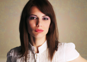 Inez (33): “Vrouwen boven de 50 moeten stoppen met parfum, dat laat je niet jonger overkomen”