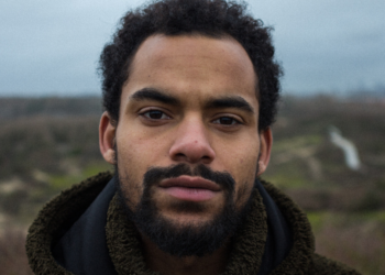 Jayson (30): “We moeten nu echt stoppen met zeuren over Sinterklaas, het is een kinderfeest”