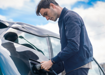 Joost betaalde in Frankrijk 65 euro om 60 kilometer te kunnen rijden: “Zo wordt elektrisch rijden wel héél duur”