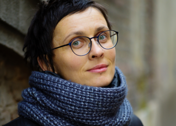 Kim (42): “Er moet ook een vrouwelijke sinterklaas zijn, dan noemen we haar ‘Sanneklaas'”