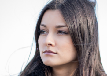 Kimberly (29): “Ik wil geen kinderen, maar mijn moeder zegt dat ik spijt zal krijgen”