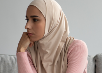 Milla (32): “Mijn buurvrouw zegt dat ze mijn hoofddoek respecteert, maar noemt het wel ‘niet Nederlands'”