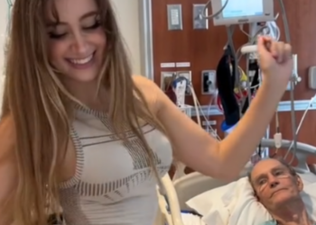 Model onder vuur: Zij danst naast het ziekenhuisbed van haar bejaarde vriend nadat hij haar in zijn testament opnam