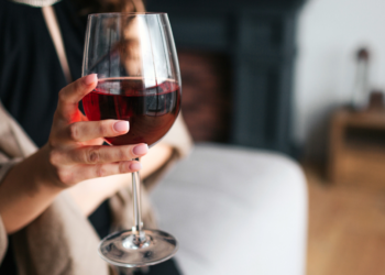 Nieuwe trend: Alcoholvrije wijn wordt steeds populairder, vooral onder jongeren