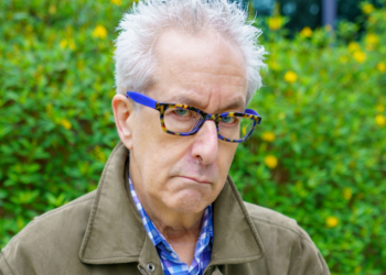 Pieter (70): “Ik werd aangesproken met ‘jij’ door een jongere achter de kassa, ze zijn respectloos tegenwoordig”