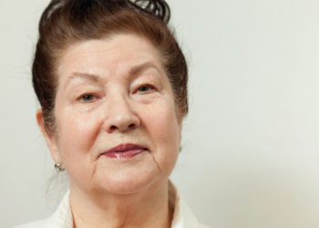 Silvia (70): “Mijn dochter wil dat ik oppas, maar ik heb geen zin om weer moeder te zijn”