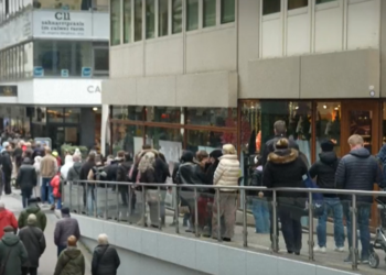 Super lange rijen bij de Lidl voor Dubai chocolade: “De eerste stond er al om 2 uur ’s nachts”