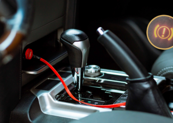 Auto-expert waarschuwt: “Gebruik dit niet wanneer het vriest, dat kan leiden tot dure reparaties”