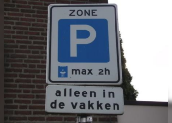 Deze buurt betegelt massaal de voortuin: “Ik ga niet betalen voor een parkeerplek, ik zet hem wel in de tuin”