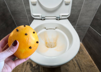 Dit eenvoudige trucje verwijdert urinegeur uit je toilet én laat het heerlijk ruiken!