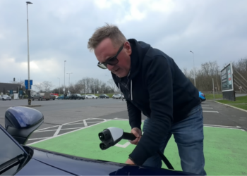 Eigenaar van nieuwe elektrische auto geschokt door hoge gebruikskosten: “Volgens de dealer is de auto nu al waardeloos”