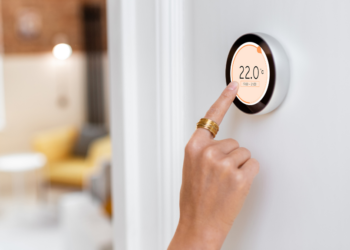 Expert: “Dit is de minimale temperatuur waarop je je thermostaat moet zetten, ook als je lang niet thuis bent”