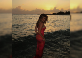 FOTO: Jade Anna deelt strandfoto’s van haar in een gewaagde jurk vanaf het bloedhete curaçao