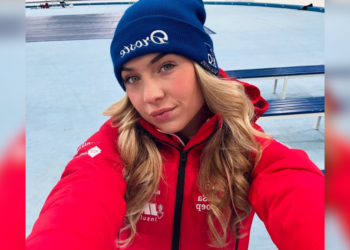 FOTO: Joy Beune deelt nog een extra pikant plaatje uit de Playboy die gelijk viraal gaat