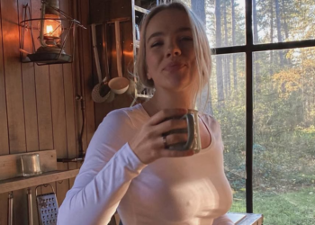 FOTO: Juultje Tieleman deelt uitdagende spiegelfoto in bikini