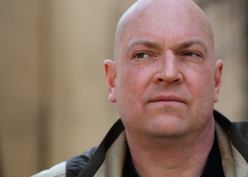 Jeroen (47): “Ik leer mijn kinderen dat je hard moet werken, een nieuwe telefoon betalen ze zelf”