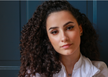 Loïs (31): “Mijn schoonmoeder wil dat ik weer fulltime werk, zodat zij niet meer hoeft op te passen”