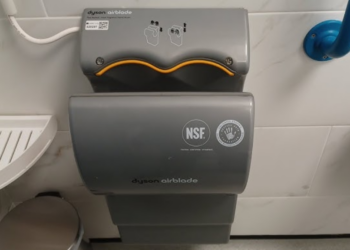 Man is woedend op restaurant nadat hij een handdroger aanzag voor urinoir