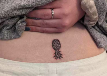 Mensen zijn geschokt over de betekenis van een ananas-tatoeage bij vrouwen: “Dit had ik nooit verwacht”