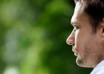 Philip (38): “Mijn vrouw wil onze kinderen niet meer bij opa en oma laten logeren, ze zijn te vrij in de opvoeding”