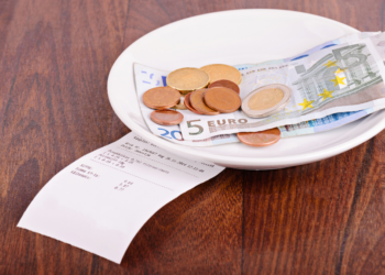 Restauranthouder: Zoveel fooi moet je geven op het terras of in een restaurant