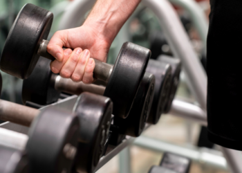 Schokkend: gewichten in de sportschool hebben 362 keer zoveel bacteriën dan een toiletbril