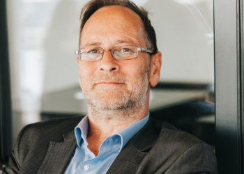 Sjoerd (55): “Ik vraag kostgeld aan mijn zoon van 18, hij is boos, maar hij weet niet dat ik het spaar voor zijn toekomst”