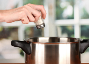 WHO luidt de noodklok: “Geen keukenzout meer gebruiken, er is nood aan dringende en versnelde maatregelen”