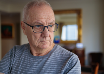 Wim (72) kreeg vandaag nog 3 kerstkaarten door de brievenbus: “PostNL moet zich schamen”