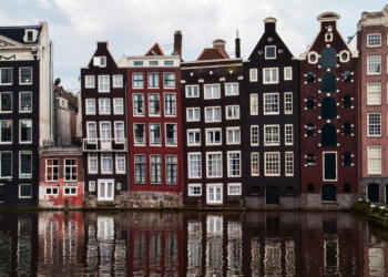 Amerikaanse vrouw vertelt 3 redenen waarom Amsterdam niet goed genoeg is ingericht voor dikke mensen